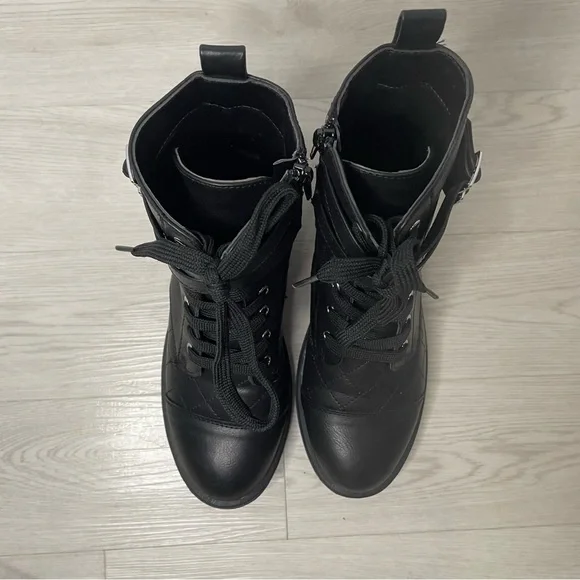 Xoxo Women’s Black Combat Boots Size 5 Faux Leather Side Zip Lace Up Buckle EUC - Picture 7 of 8